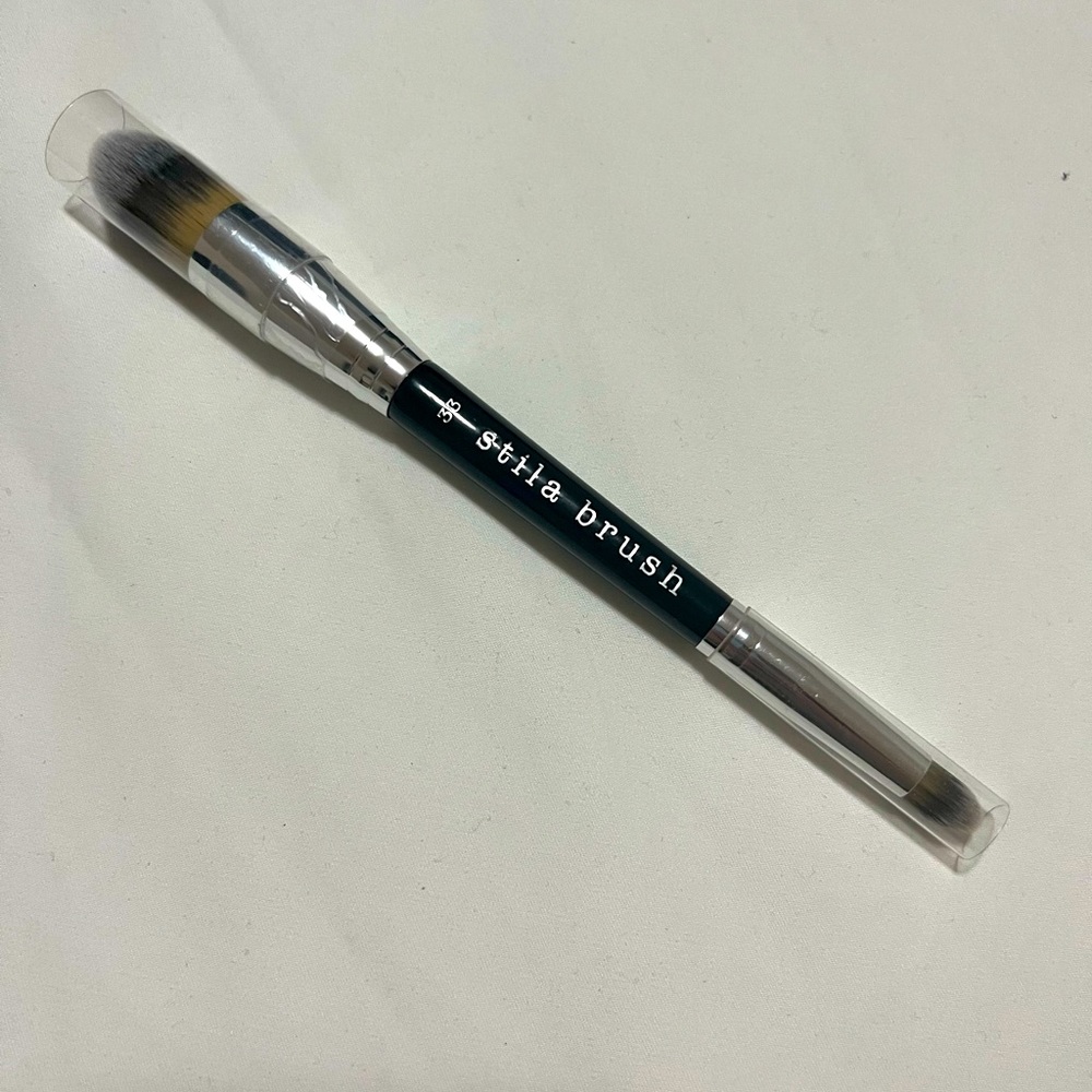 Stila cosmetics, double ended complexion brush